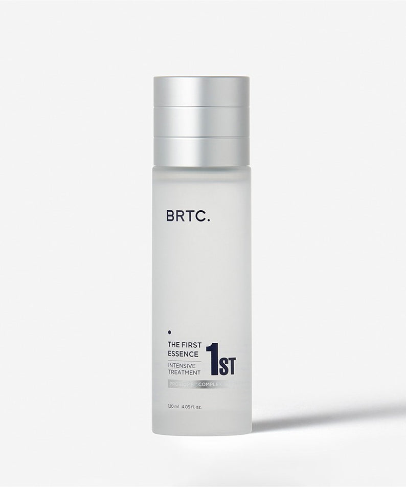 BRTC The First Essence 120ml, soin essentiel pour le visage, bouteille élégante sur fond blanc