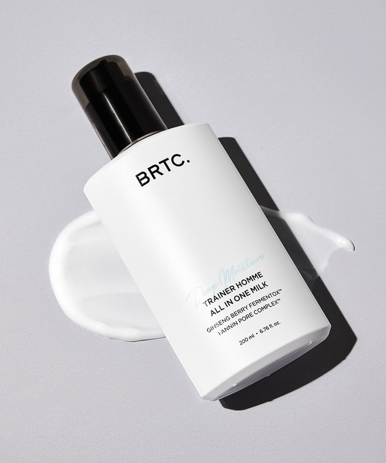 BRTC Trainer Homme ALl-in-One Milk 200ml hydratant sur fond gris clair, parfait pour homme, soin visage efficace.