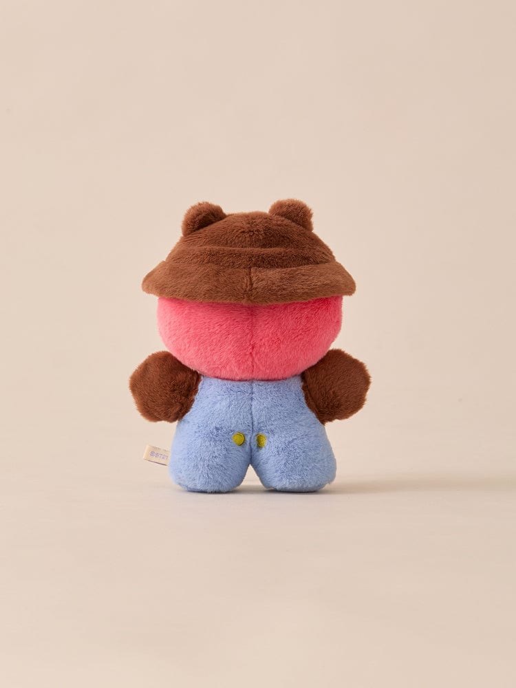 BT21 BABY COSTUME PLUSH CLOSET - BEAR FLUFFY : peluche ourson BT21 en costume, fond beige, style chambre/cadeau.