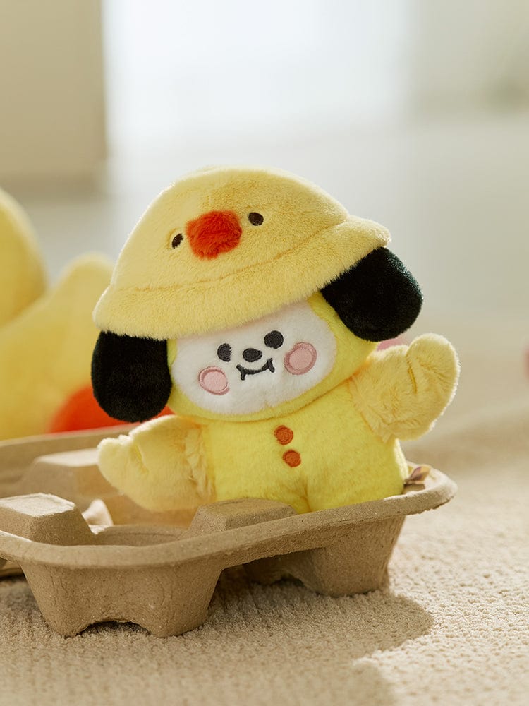 BT21 BABY COSTUME PLUSH CLOSET - CHICK FLUFFY : peluche bébé BT21 chicky en costume, dans un coffret décoratif, décor chambre