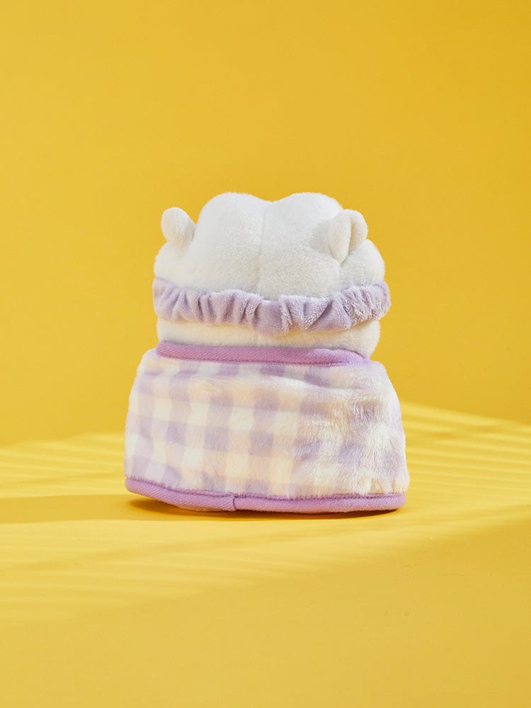 BT21 CHILL BREAK PLUSH CLOSET - BLANKET CAPE : peluche-couverture empilée blanche et violette sur fond jaune LINE FRIENDS