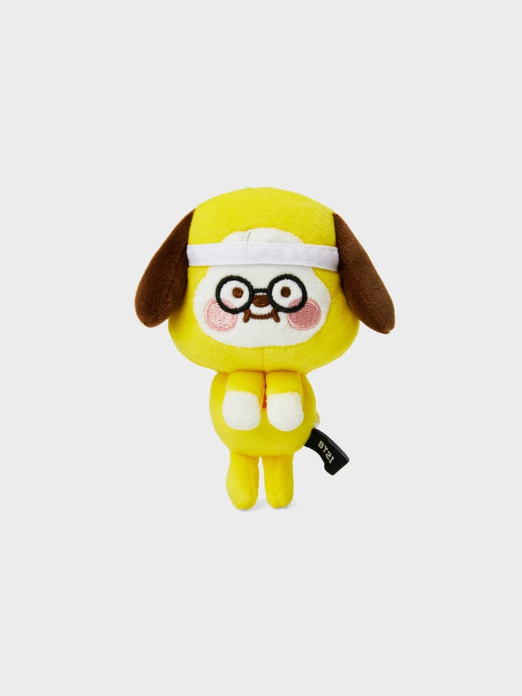 BT21 CHIMMY BABY STUDY WITH ME MONITOR DOLL officielle, peluche CHIMMY de Jimin BTS sur fond clair, décor chambre