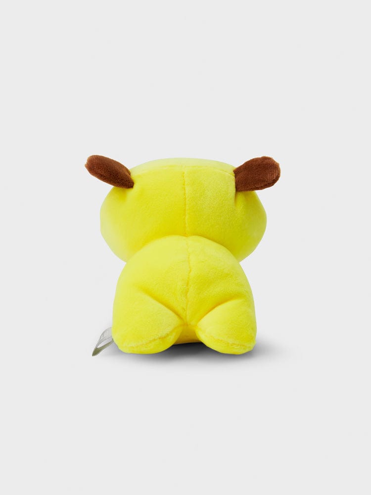 BT21 CHIMMY minini LYING DOLL peluche jaune CHIMMY allongé sur fond blanc, style minimaliste de la collection MININI