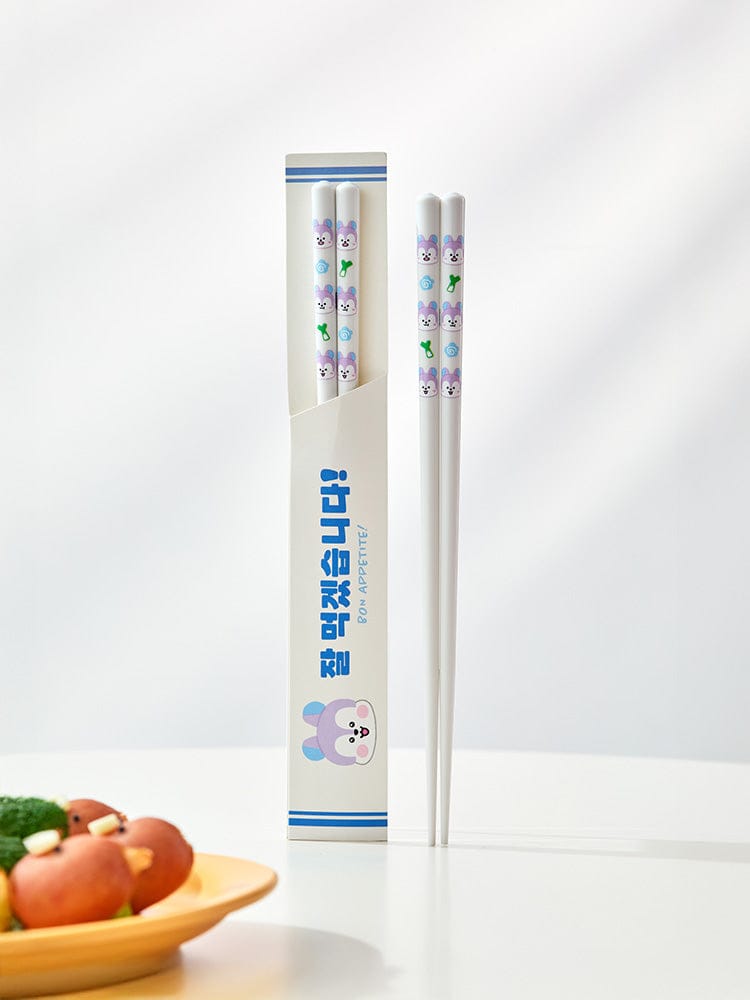 BT21 CHOPSTICKS SOUVENIR LINE FRIENDS : baguettes kawaii avec personnages, emballage sous licence, sur table blanche