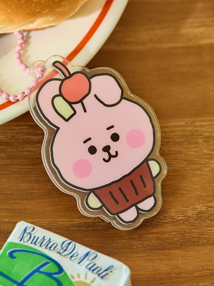 BT21 COOKY BABY ACRYLIC KEYRING BAKERY SHOP : porte-clés COOKY en acrylique sur table, ambiance boulangerie LINE FRIENDS