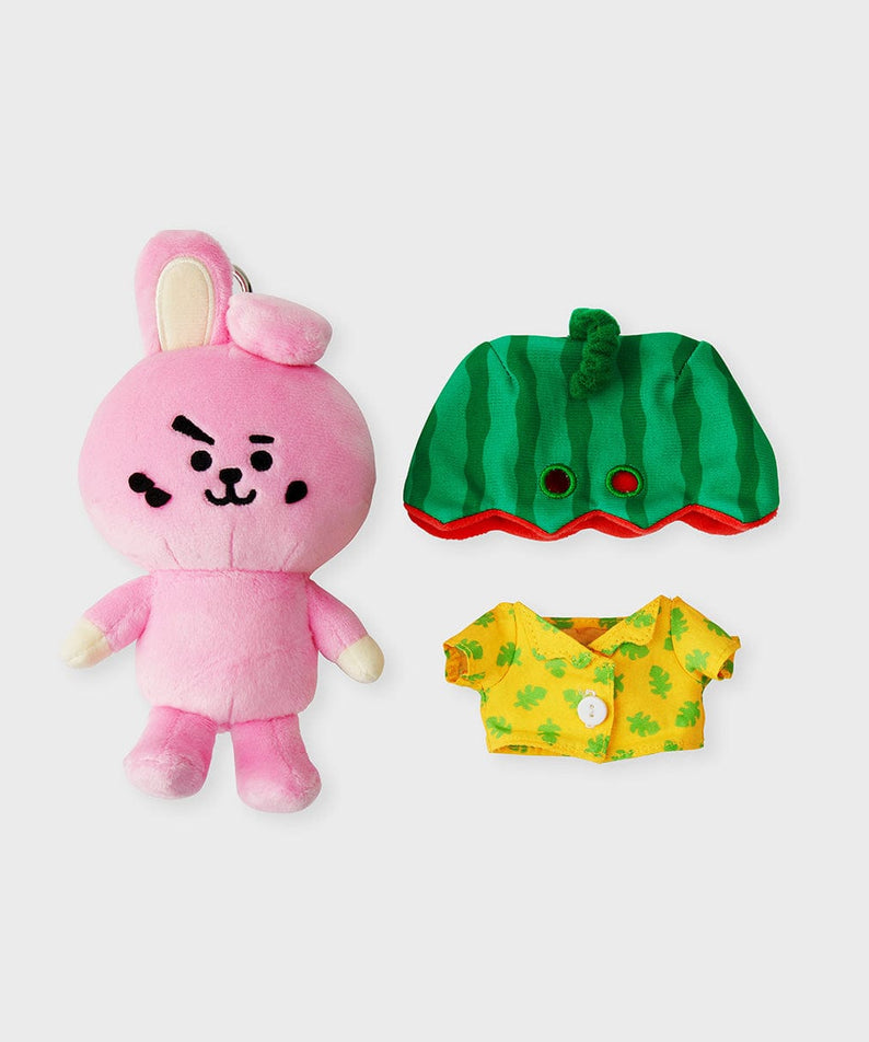 BT21 COOKY SUMMER LANE BODY BAG CHARM, porte-clés COOKY LINE FRIENDS avec tenue d’été, sur fond clair.