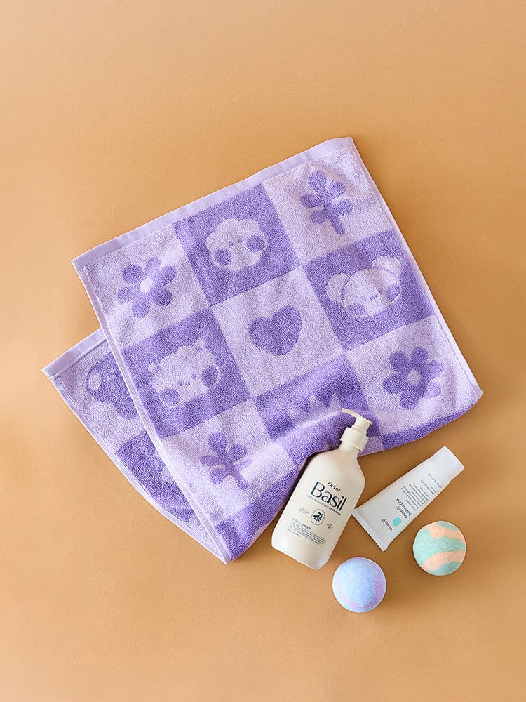 BT21 FACE TOWEL GIFT SET (2PCS) DAILY BASIC LINE FRIENDS : serviettes violettes kawaii sur fond beige, set cadeau