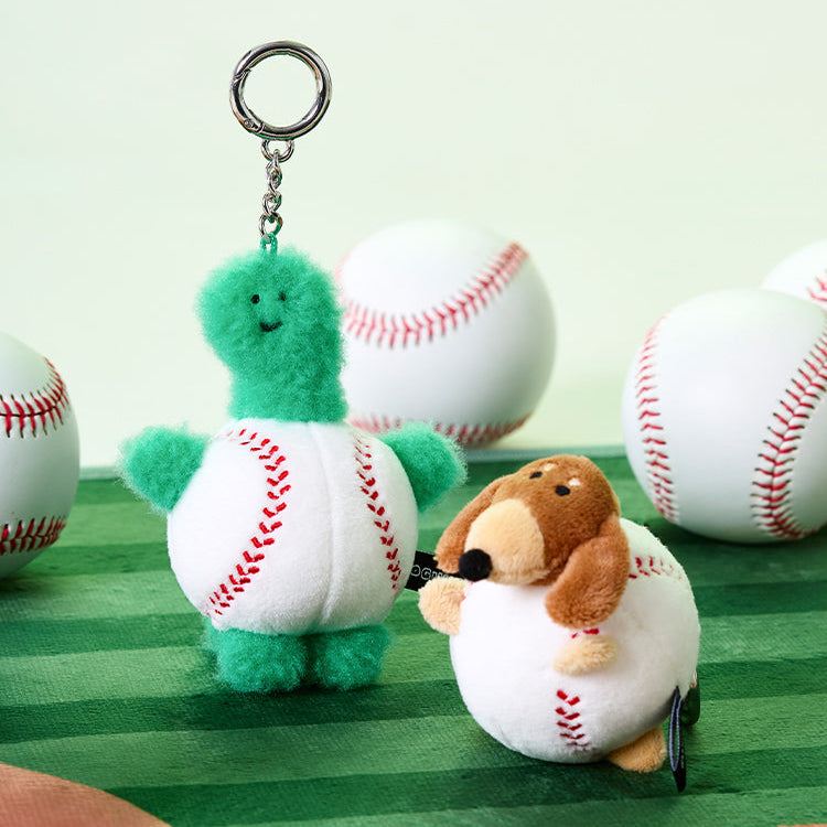 Décris l'image en français en mentionnant le produit, la marque et le contexte visuel : BT21  Jo Gu-man Baseball Doll Keychain.