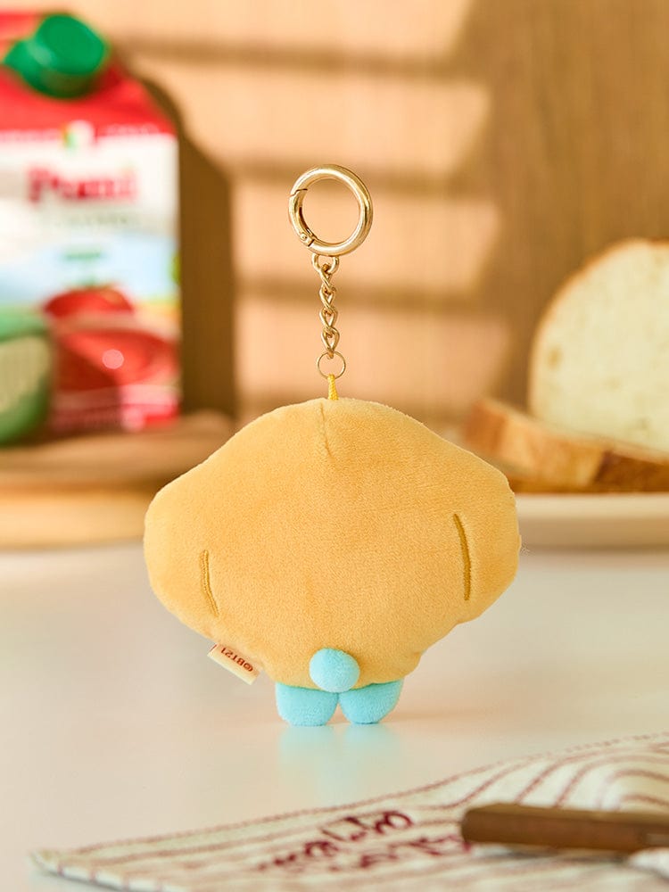 BT21 KOYA BABY PLUSH KEYRING BAKERY SHOP : porte-clés peluche KOYA devant pains et décor boulangerie, LINE FRIENDS.