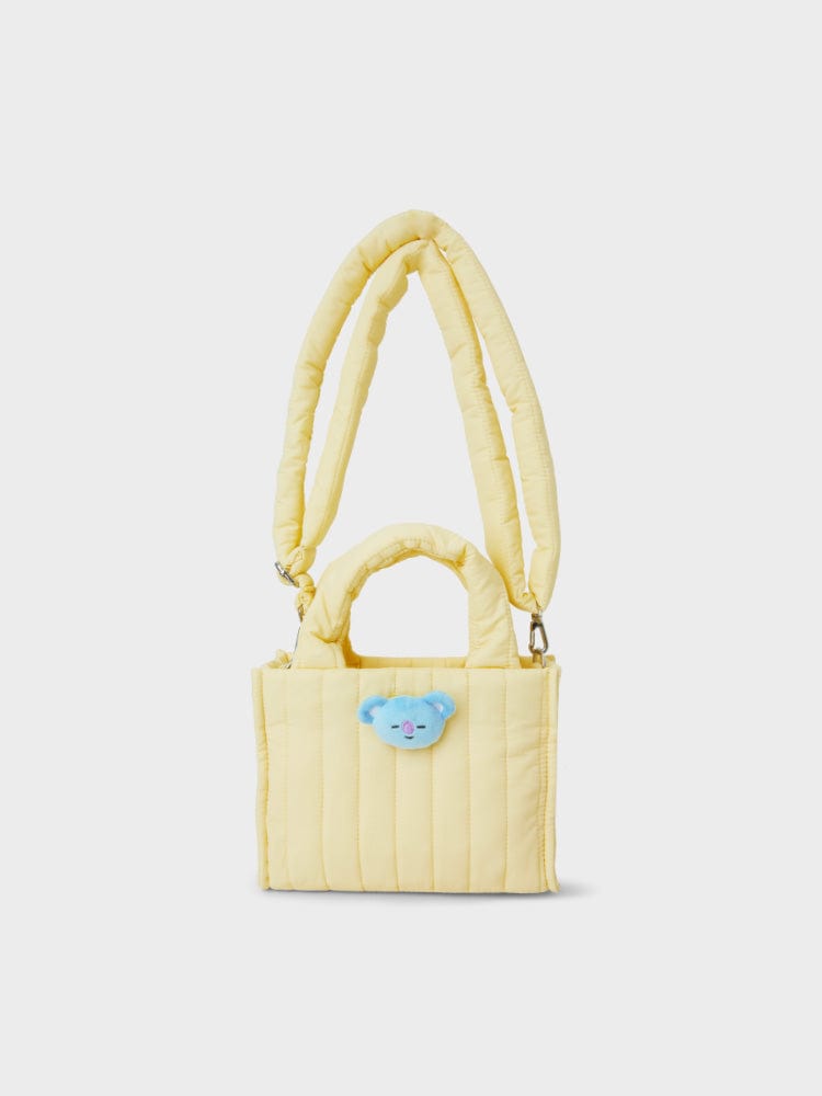 BT21 KOYA QUILTED BAG WITH FACE PLUSH BADGE WINTER EDITION LINE FRIENDS : sac matelassé jaune avec badge visage KOYA