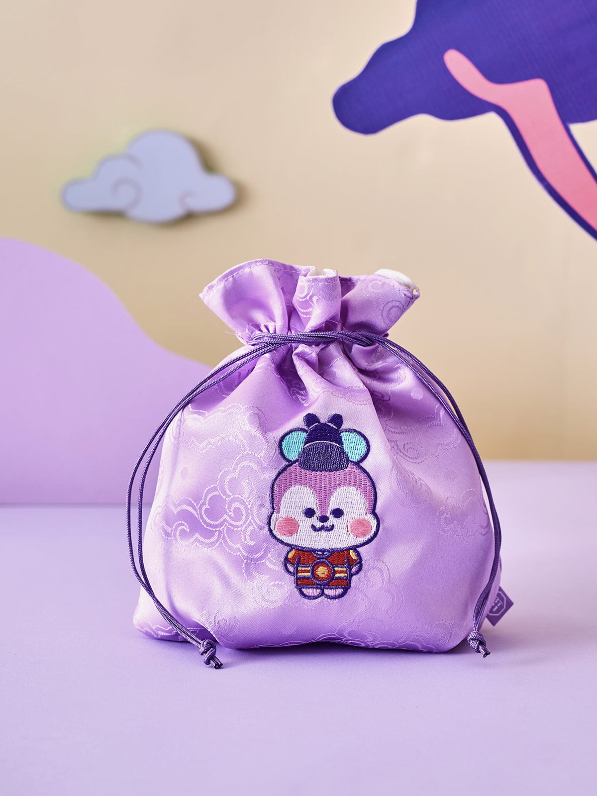BT21 MANG BABY GOOD LUCK POUCH K-EDITION ver.2, sac porte-bonheur mauve LINE FRIENDS, design Mang bébé sur cordon