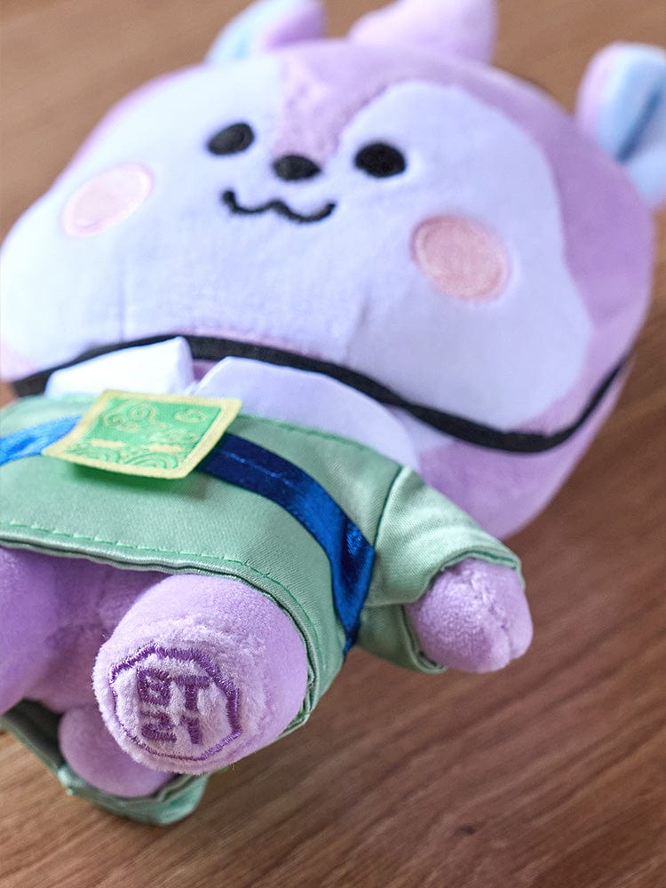 BT21 MANG BABY PLUSH DOLL K-EDITION 2 peluche officielle, bébé MANG en douceur, posée sur table en bois, look K-EDITION