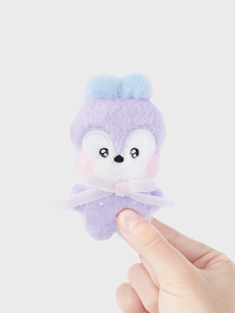 BT21 MANG mini minini DOLL RIBBON EDITION : peluche poney danseur violet avec nœud, sur fond blanc, main tenant