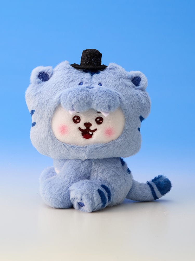 BT21 PLUSH K-HORANG, peluche officielle LINE FRIENDS sur fond bleu : personnage adorable, détail fidèle au personnage BTS.
