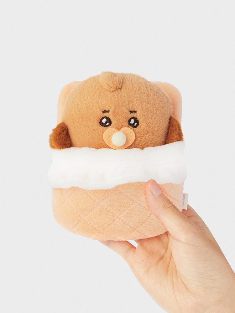 BT21 SHOOKY NEWBORN BABY PLUSH officielle LINE, peluche bébé douce en forme de biscuit, main tenant sur fond blanc