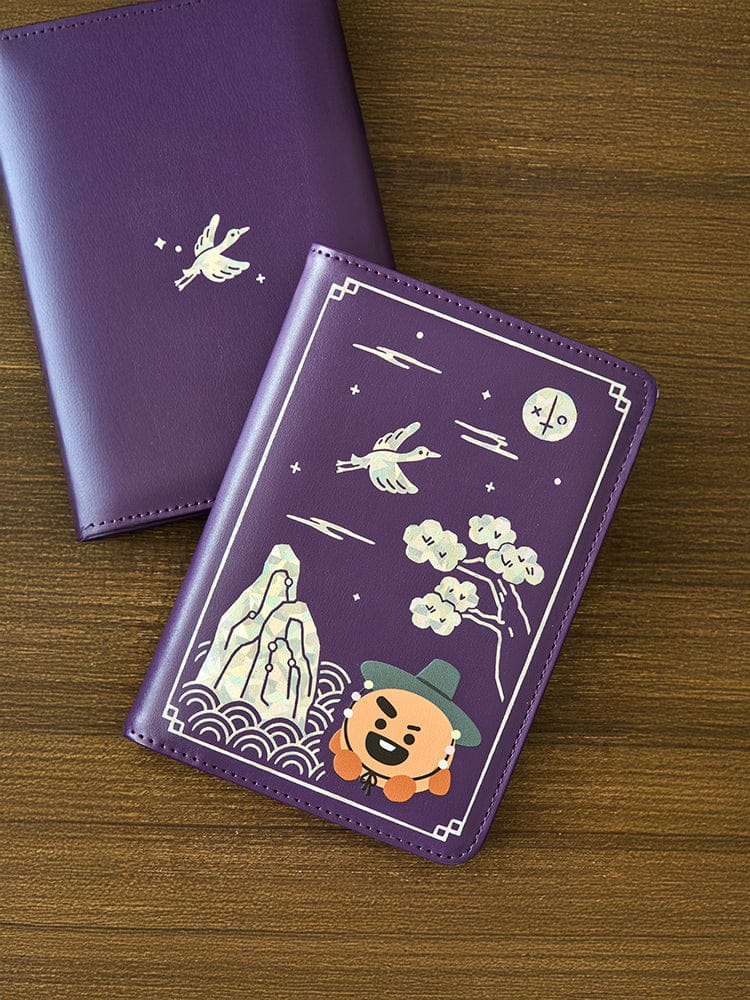 BT21 SHOOKY Premium K Edition Mother-of-pearl Graphic Passport Case LINE FRIENDS violet sur bureau, style voyage avec SHOOKY
