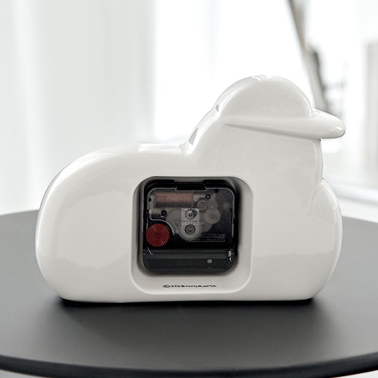 BT21  Sebong Rama + B-Mix Buri Ceramic Watch, montre céramique blanche sur fond clair, détail du mécanisme visible.