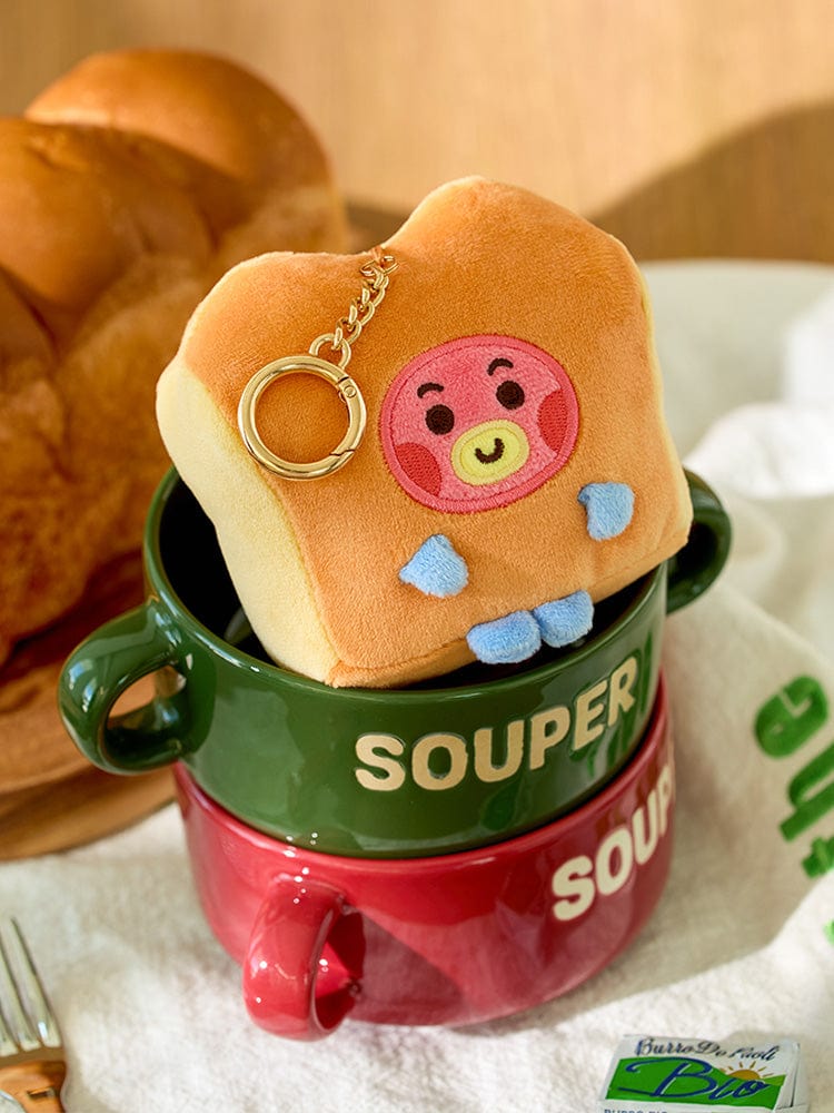 BT21 TATA BABY PLUSH KEYRING BAKERY SHOP, porte-clés peluche TATA V de BTS, sur bol “SOUPER” en décor boutique.