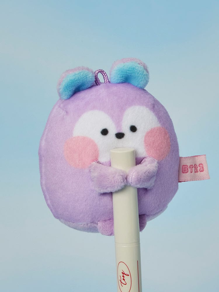 BT21 mini minini TINY POCKET PLUSH HUG ME, peluche violette LINE FRIENDS sur fond bleu ciel, style poche câlin.