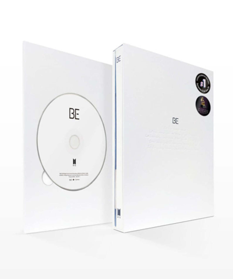 BTS - [ BE ] (Essential Edition) - Album Kpop de la marque BTS, pochette blanche BE avec disque et visuels.