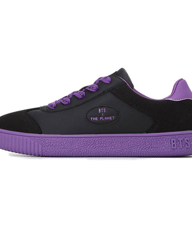BTS x The Planet Oneil Shoes - Black (HSBTS013-199) : sneakers noires et violettes, sur fond blanc, logo BTS x The Planet.