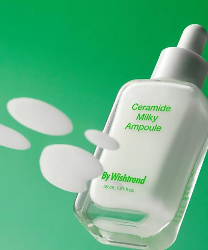 BY WISHTREND Ceramide Milky Ampoule 30ml, flacon sérum crème, ambiance verte et gouttes décoratives, produit By Wishtrend