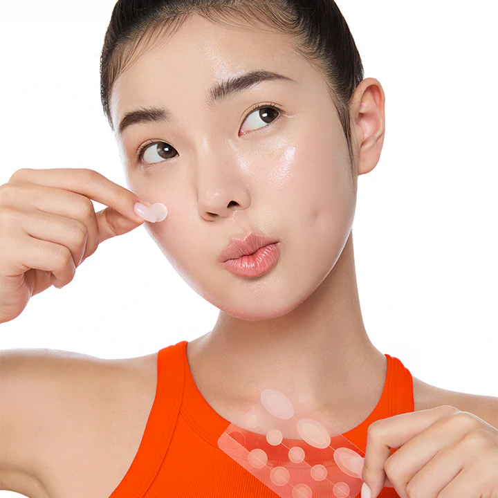 BY WISHTREND Mandelic Acid Spot Clearing Patch 39 Patches : femme en gros plan, patchs sur le visage, marque BY WISHTREND