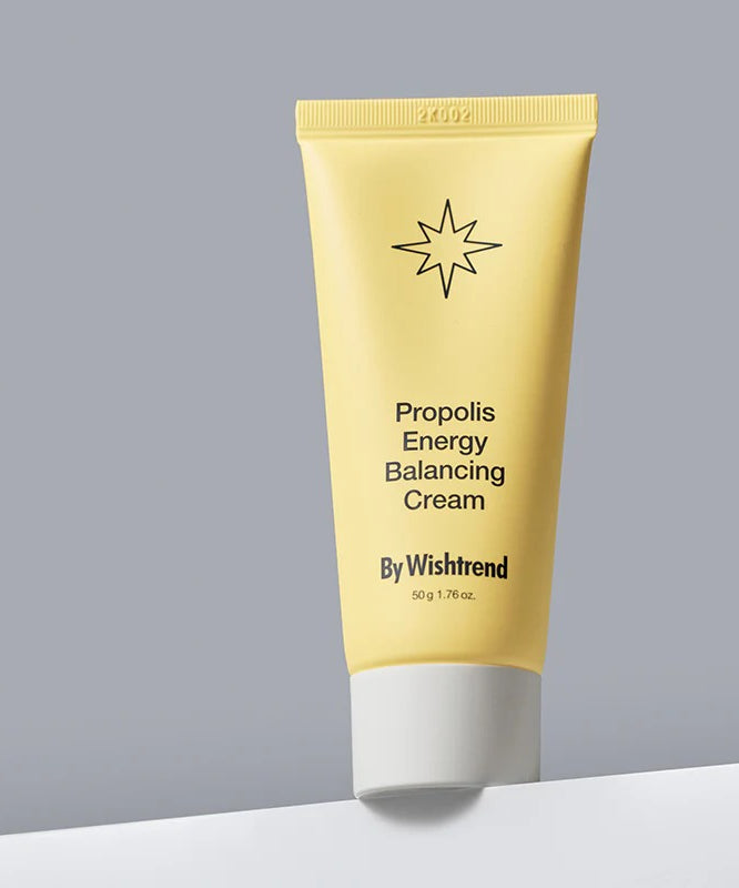 BY WISHTREND Propolis Energy Balancing Cream 50g, tube jaune crème sur fond gris clair, marque By Wishtrend en vue.