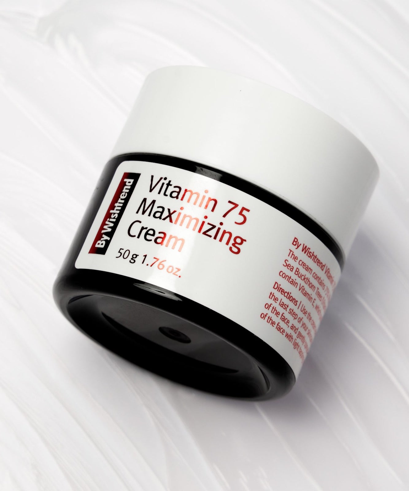 Pot de BY WISHTREND Vitamin 75 Maximizing Cream 50g sur fond blanc, crème de soin éclaircissante.
