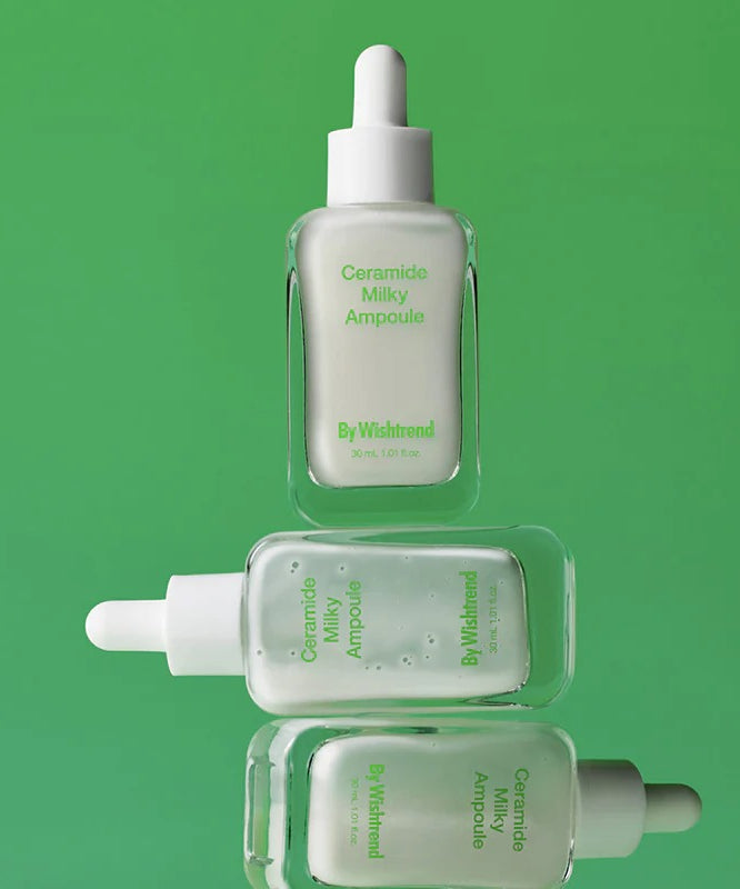 BY WISHTREND Ceramide Milky Ampoule 30ml sur fond vert en verre élégant