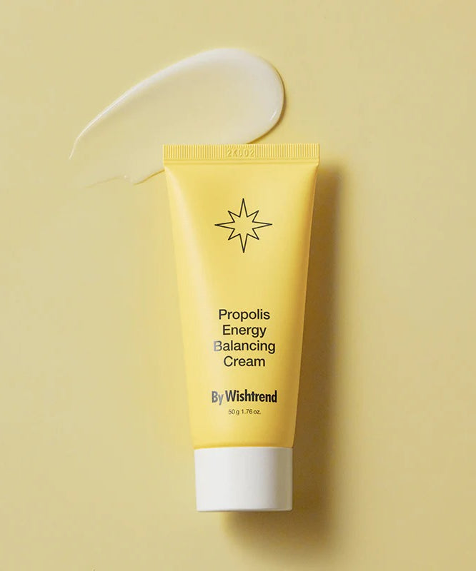 Crème équilibrante BY WISHTREND Propolis Energy Balancing Cream 50g sur fond beige.