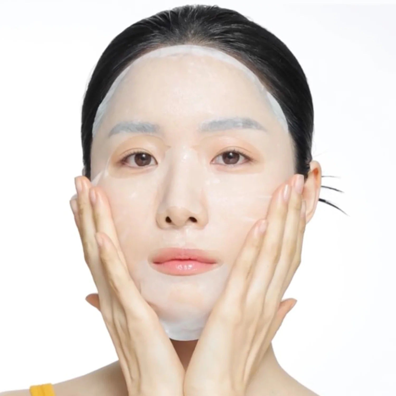 CELIMAX Brightening Pore Blemish Serum Mask 10 sheets, masque visage sur femme, peau lissée et éclat, packaging visible