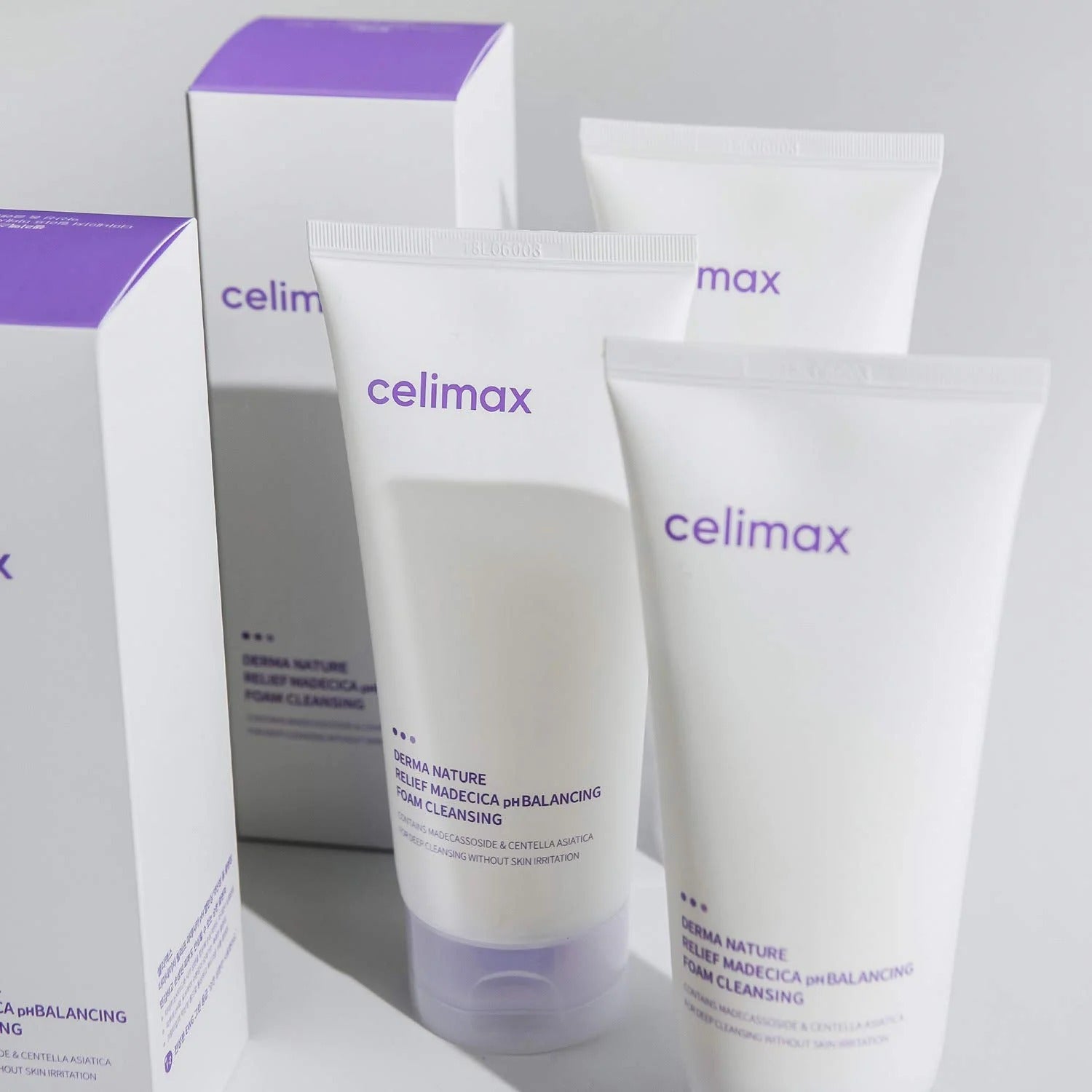 CELIMAX Derma Nature Relief Madecica pH Balancing Foam Cleansing 150ml, marque celimax, tubes/boîtes sur fond blanc (visuel produit)
