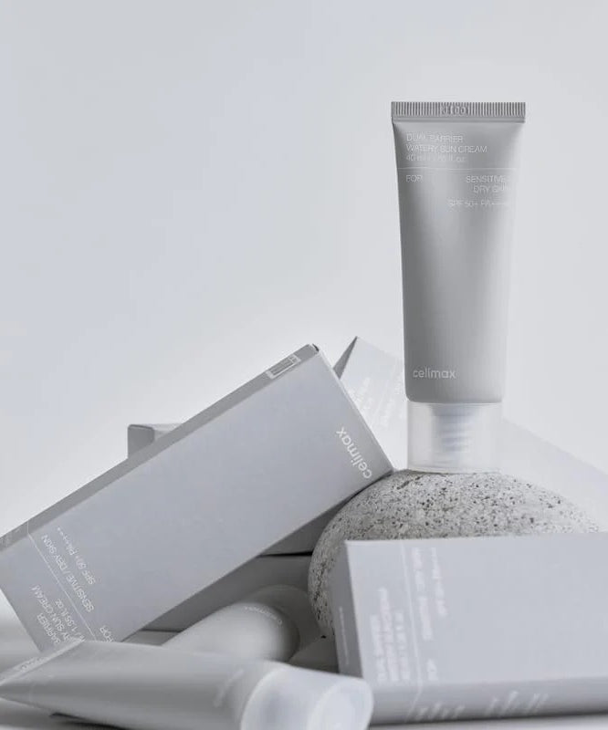 Décris l'image en français en mentionnant le produit, la marque et le contexte visuel : CELIMAX Dual Barrier Watery Sun Cream 40ml