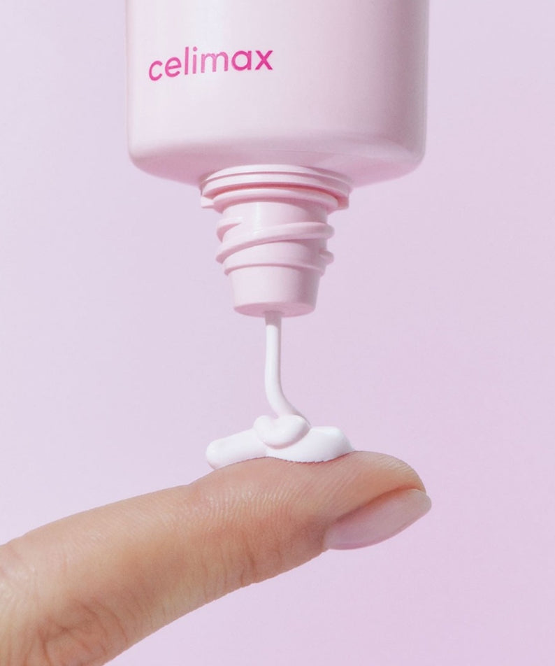 CELIMAX Heart Pink Tone-up Sun Cream 40ml de la marque CELIMAX, flacon rose sur fond pastel, main tenant le produit.