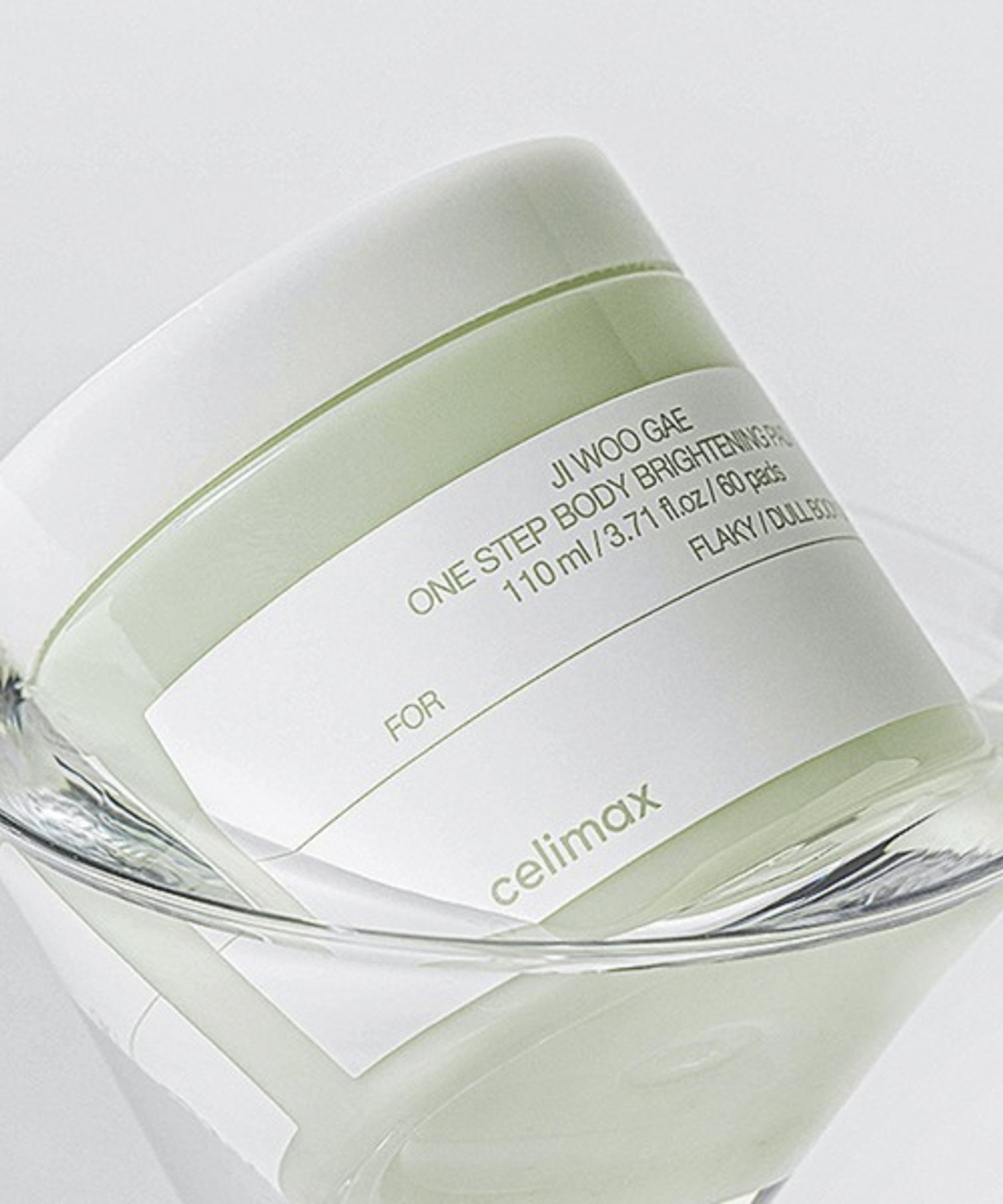 CELIMAX Ji Woo Gae One Step Body Brightening Pad 60 Pads, marque CELIMAX, coussinets blancs verts sur fond blanc