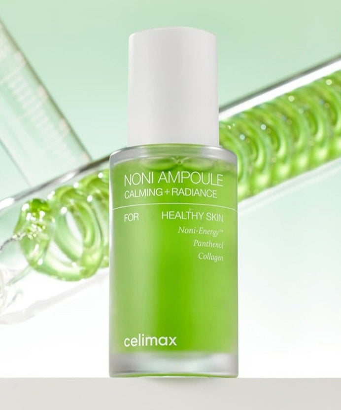 CELIMAX Noni Ampoule Calming+Radiance 30ml : sérum vert apaisant sur fond vert, contexte gel noni et gouttes