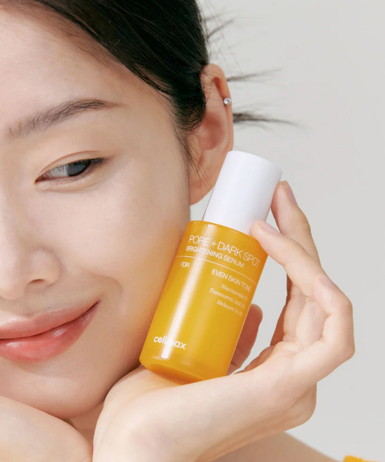 CELIMAX Pore Dark Spot brightening Serum 30ml sur fond clair, visage lumineux et main tenant le flacon, marque CELIMAX