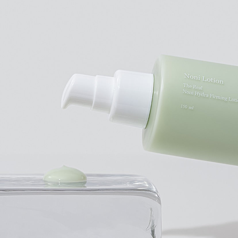 CELIMAX The Real Nino Hydra Firming Lotion 150ml en contexte visuel sur fond clair, flacon crème vert et pompe blanche.