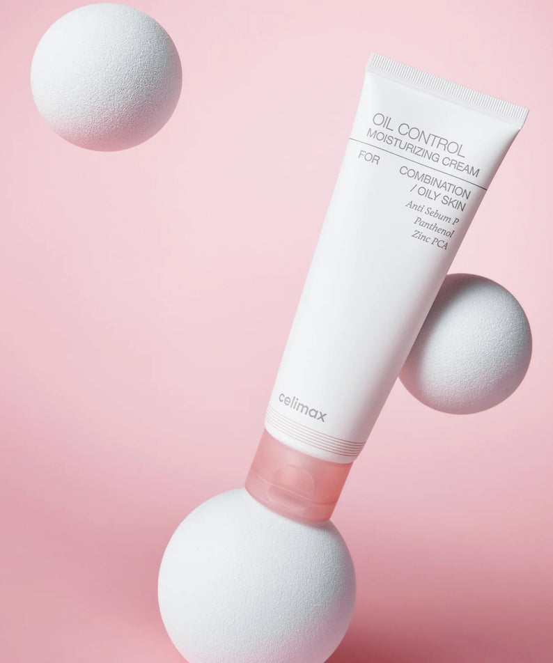 Crème hydratante CELIMAX Oil Control Moisturizing Cream 80ml sur fond rose, idéale pour peaux mixtes et grasses.