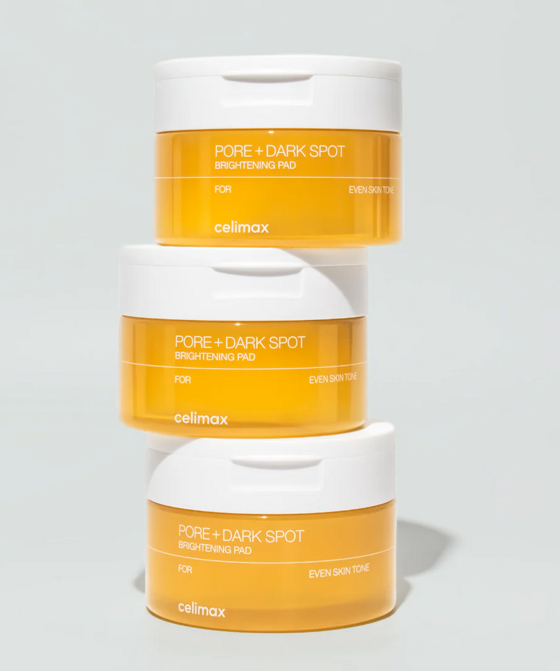 Trois pots de CELIMAX Pore Dark Spot Brightening Pad 40ea empilés, pour un teint uniforme et éclatant.