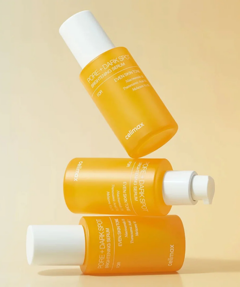 Flacons de CELIMAX Pore Dark Spot brightening Serum 30ml, sérum éclaircissant et perfecteur de pores sur fond orange.