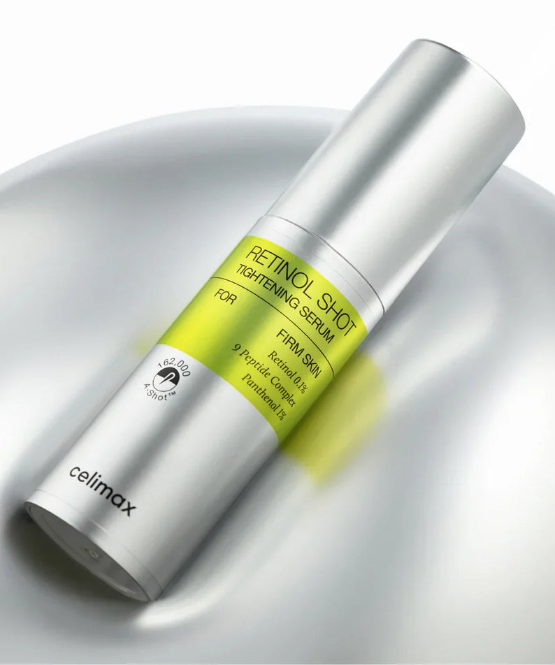 Flacon de 30ml du CELIMAX Retinol Shot Tightening Serum sur fond argenté, idéal pour raffermir la peau avec rétinol efficace.