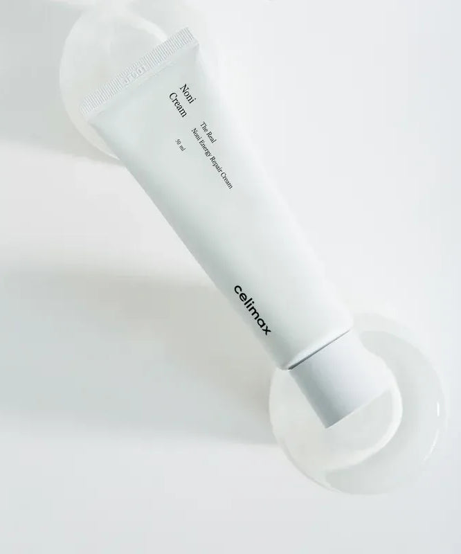 Crème CELIMAX The Real Noni Energy Repair Cream 50ml posée sur une surface blanche, crème réparatrice hydratante