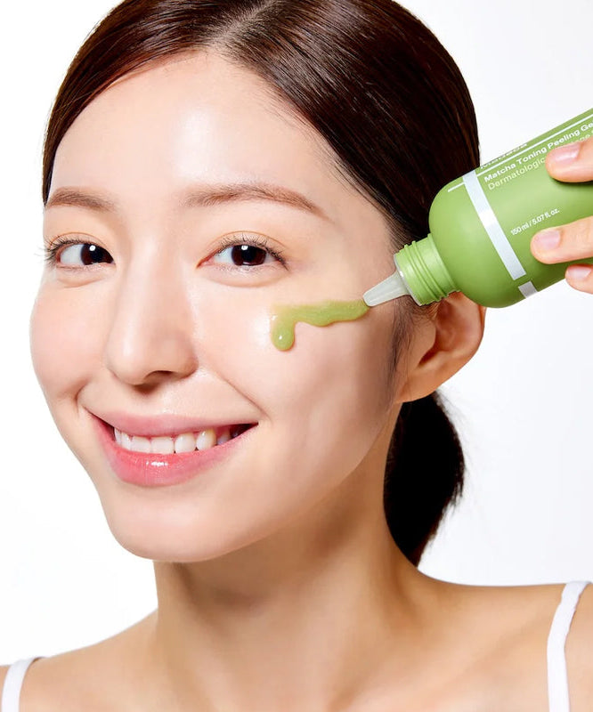 CENTELLIAN 24 Madeca Matcha Toning Peeling Gel 150ml. Application sur le visage, produit de soin naturel.