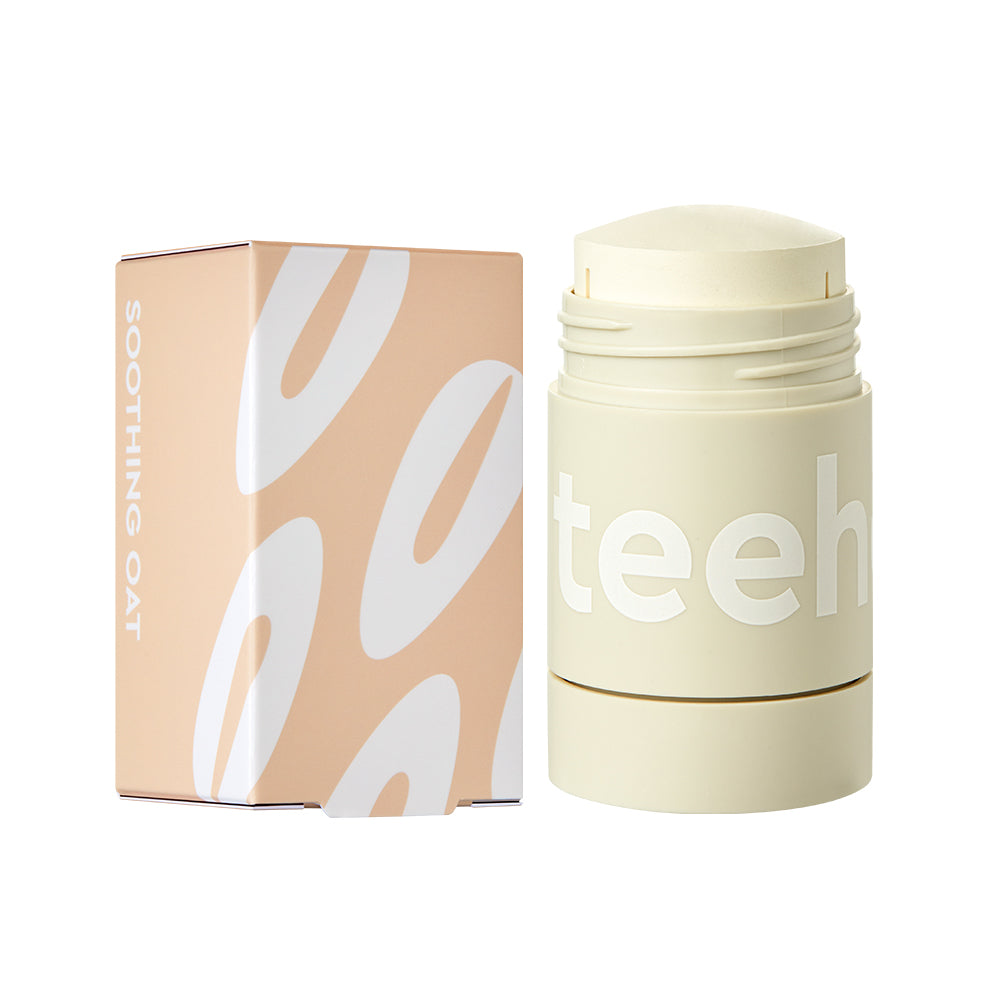 CHARMZONE  Teeheehee Soothing Oat Clay Mask Stick 35g, stick d’argile à l’avoine apaisant, boîte et produit sur fond clair.