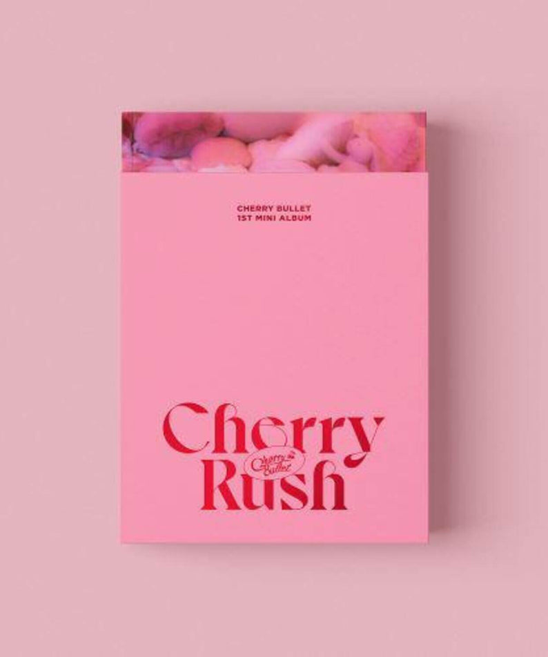 CHERRY BULLET - 1st Album [Cherry Rush] - Album Kpop : jaquette rose sur fond pastel, mise en scène minimaliste