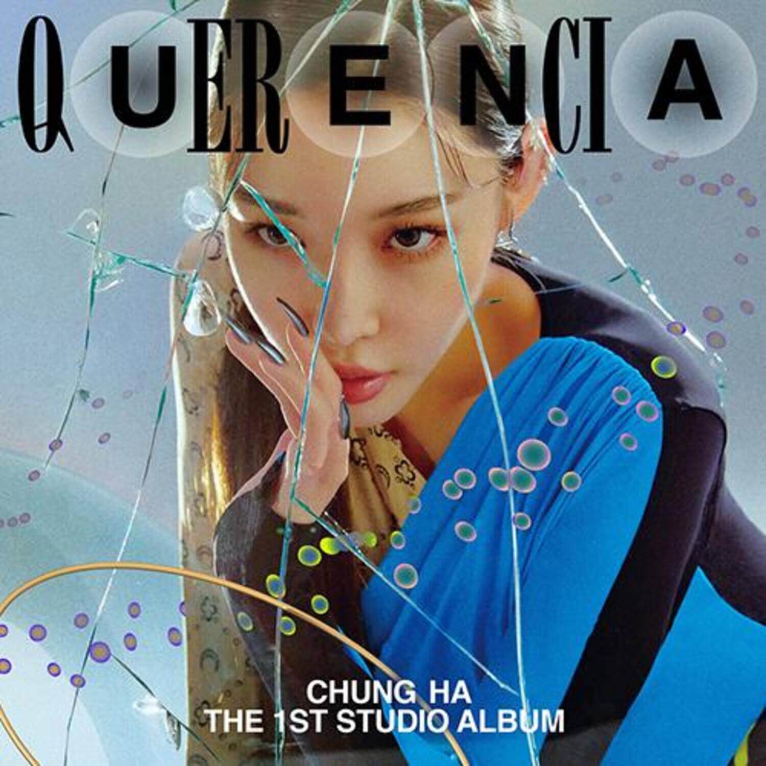 CHUNGHA - [Querencia] - Album Kpop : photo studio de CHUNGHA, visuel bleu art pop avec bulles et texte du disque