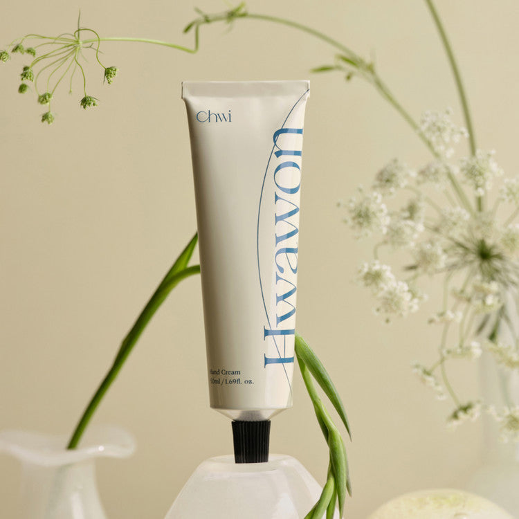 CHWI (CHI) Hwa Won Hand Cream 50ml, tube de crème pour les mains, marque CHWI, décor fleurs et herbes sur fond clair.