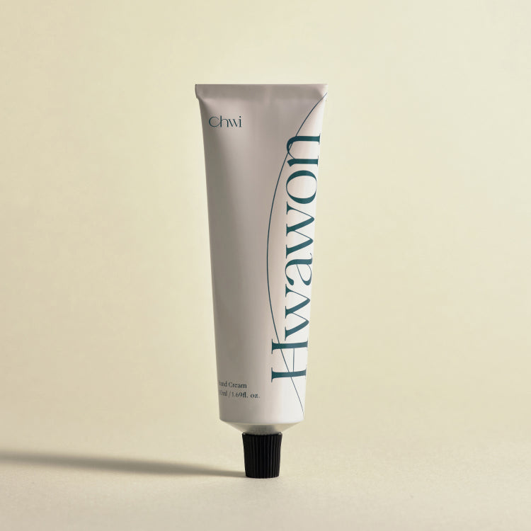 CHWI (CHI) Hwa Won Hand Cream 50ml, tube crème pour les mains sur fond clair, marque CHWI, vue produit.